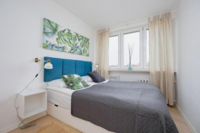 Belwederska Apartment with Balcony Next to Promenade Park by Noclegi Renters
